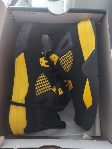 Jordan 4 Retro Thunder photo review