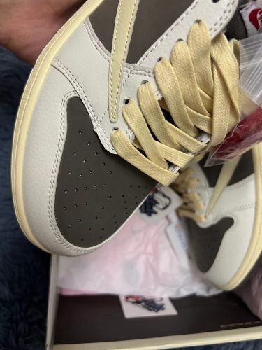 Jordan 1 Retro Low OG SP Travis Scott Reverse Mocha photo review
