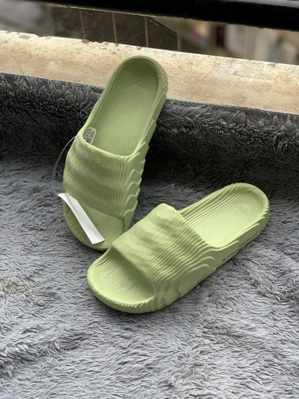 adidas originals Adilette 22 Slides Magic Lime - Image 19