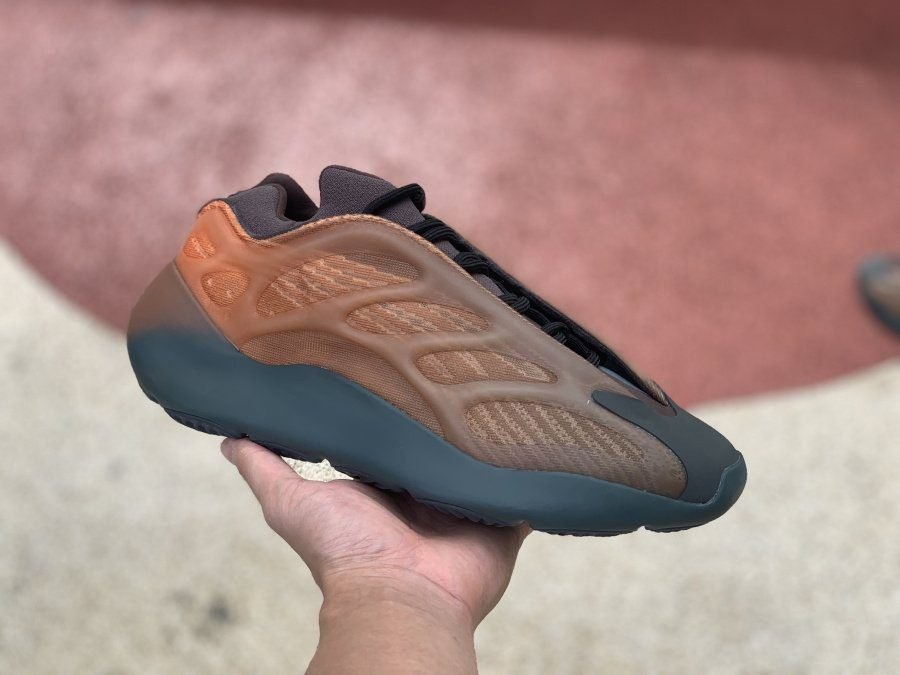 PK God Batch adidas Yeezy 700 V3 Copper Fade - Image 2