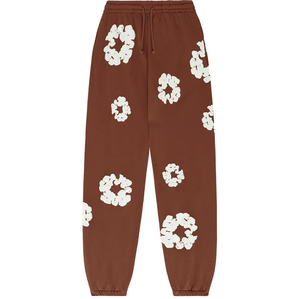 denim-tears-the-cotton-wreath-sweatpants-brown-1a392aaa2201d.webp Denim Tears The Cotton Wreath Sweatpants Brown - Image 1