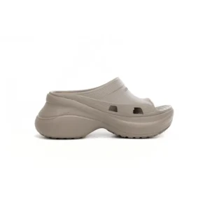 BALENCIAGA Pool Crocs Beige 677386 W1S8E 2500