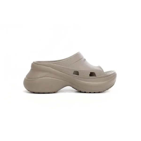 BALENCIAGA Pool Crocs Beige 677386 W1S8E 2500