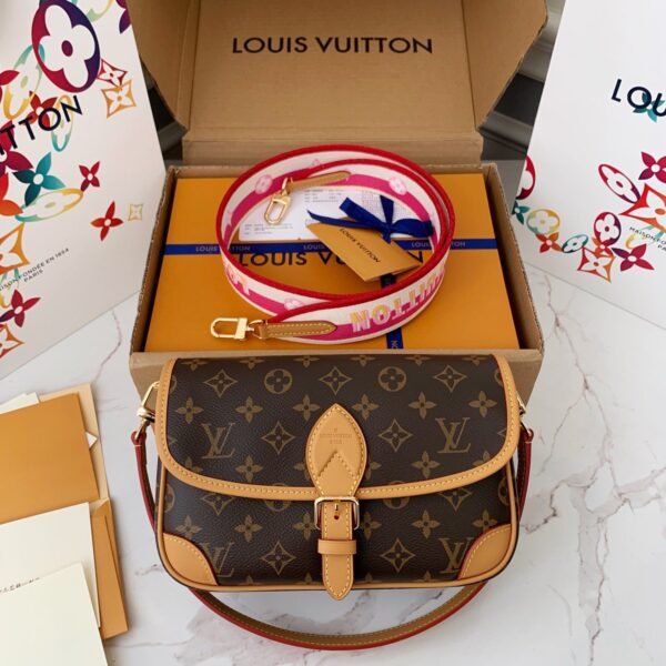 Louis Vuitton Borsa Diane M4604 Size: 9*15*24cm