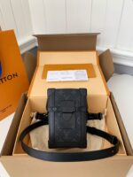 Louis Vuitton Portafoglio indossabile Vertical Trunk M82077 Size: 10.7*17.5*6.8cm