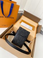 Louis Vuitton Portafoglio indossabile Vertical Trunk M82077 Size: 10.7*17.5*6.8cm - Image 3