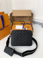 LOUIS VUITTON DUO messenger bag M6982 Size: 26*18.5*5cm