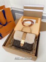 LOUIS VUITTON LOCKY frame M4631 Size: 20*16*7.5cm