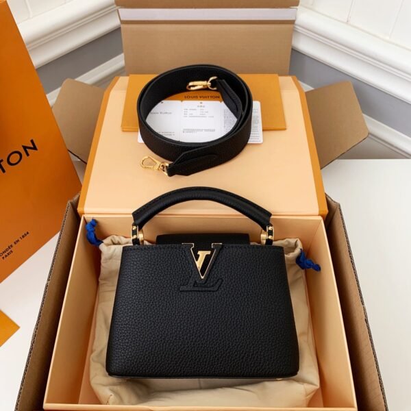 LOUIS VUITTON Capucines mini frame M5607 Size: 1*14*8cm
