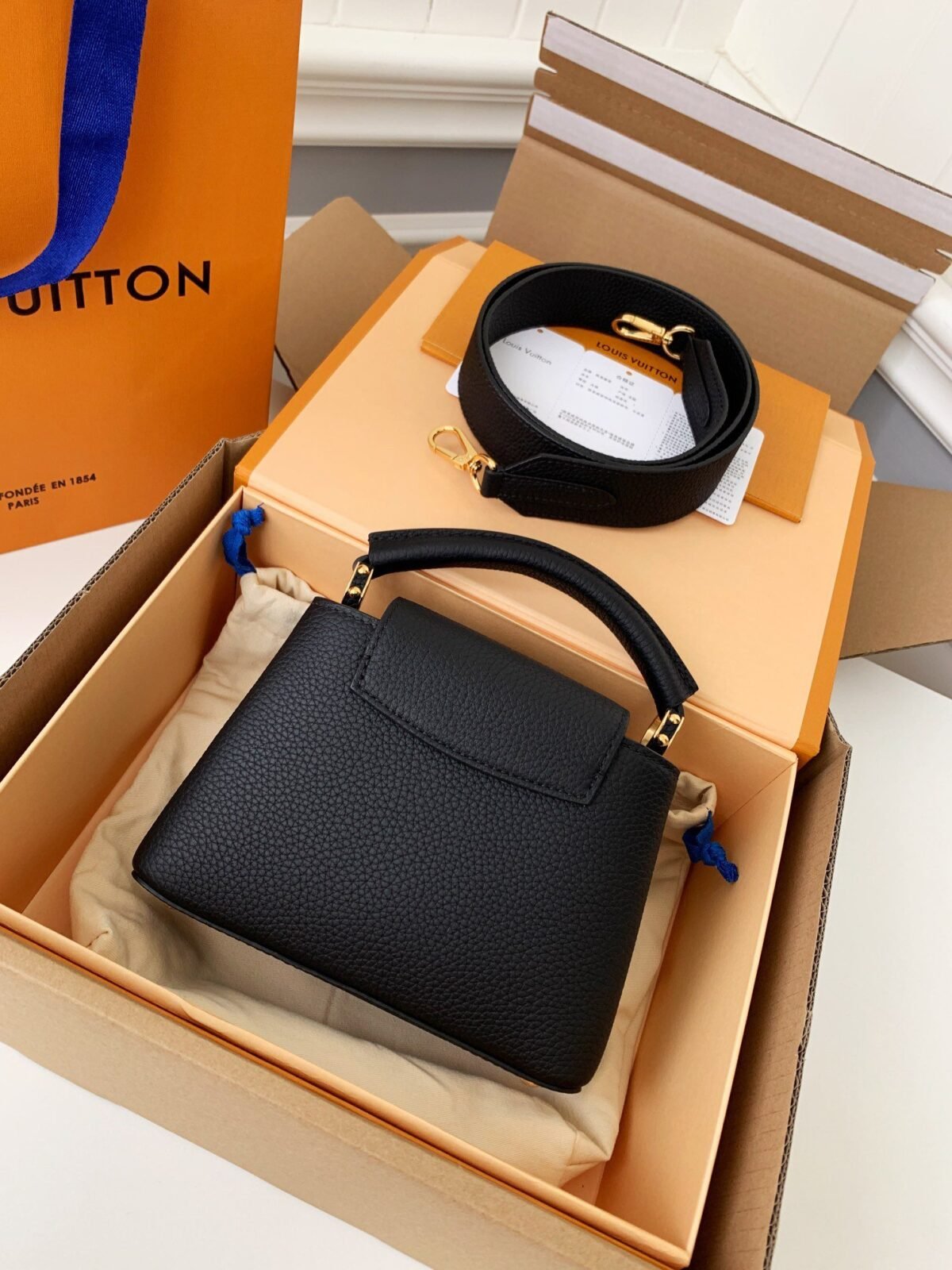 LOUIS VUITTON Capucines mini frame M5607 Size: 1*14*8cm - Image 2