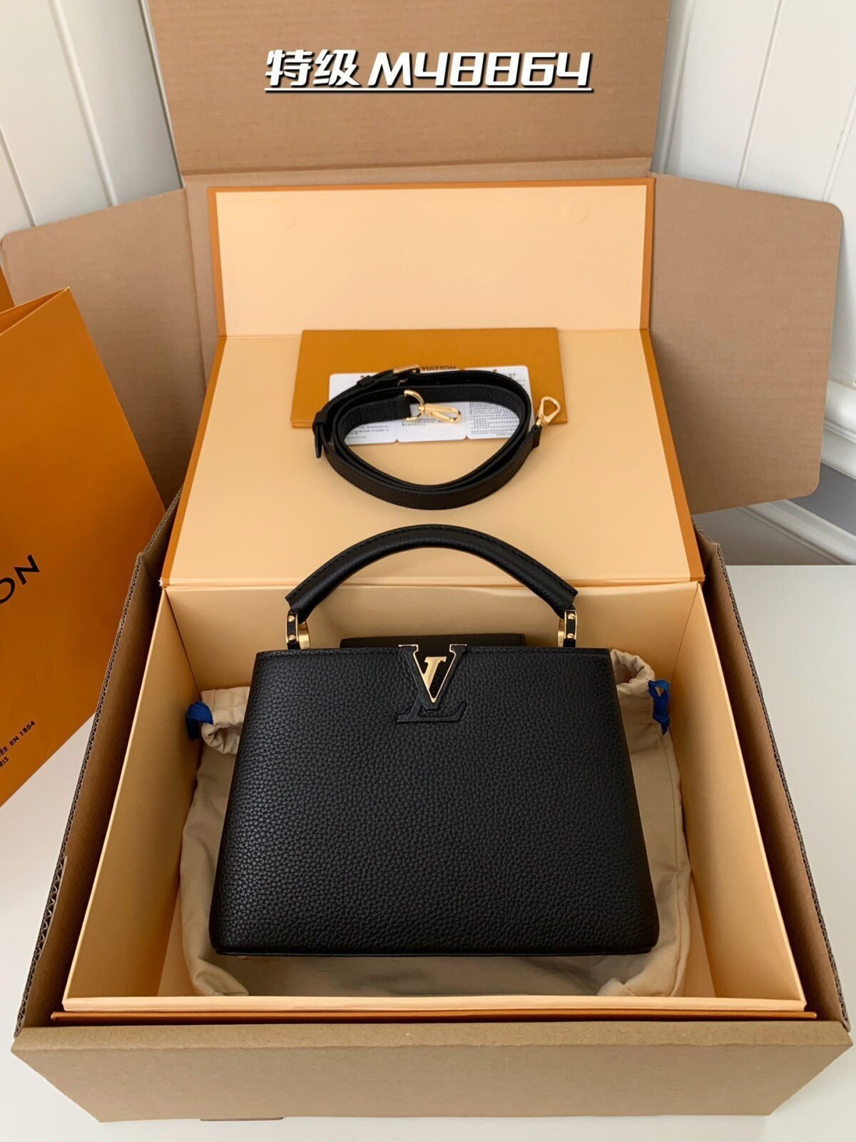 LOUIS VUITTON Capucines mini frame M4886 Size: 6.5*17.5*9cm - Image 1
