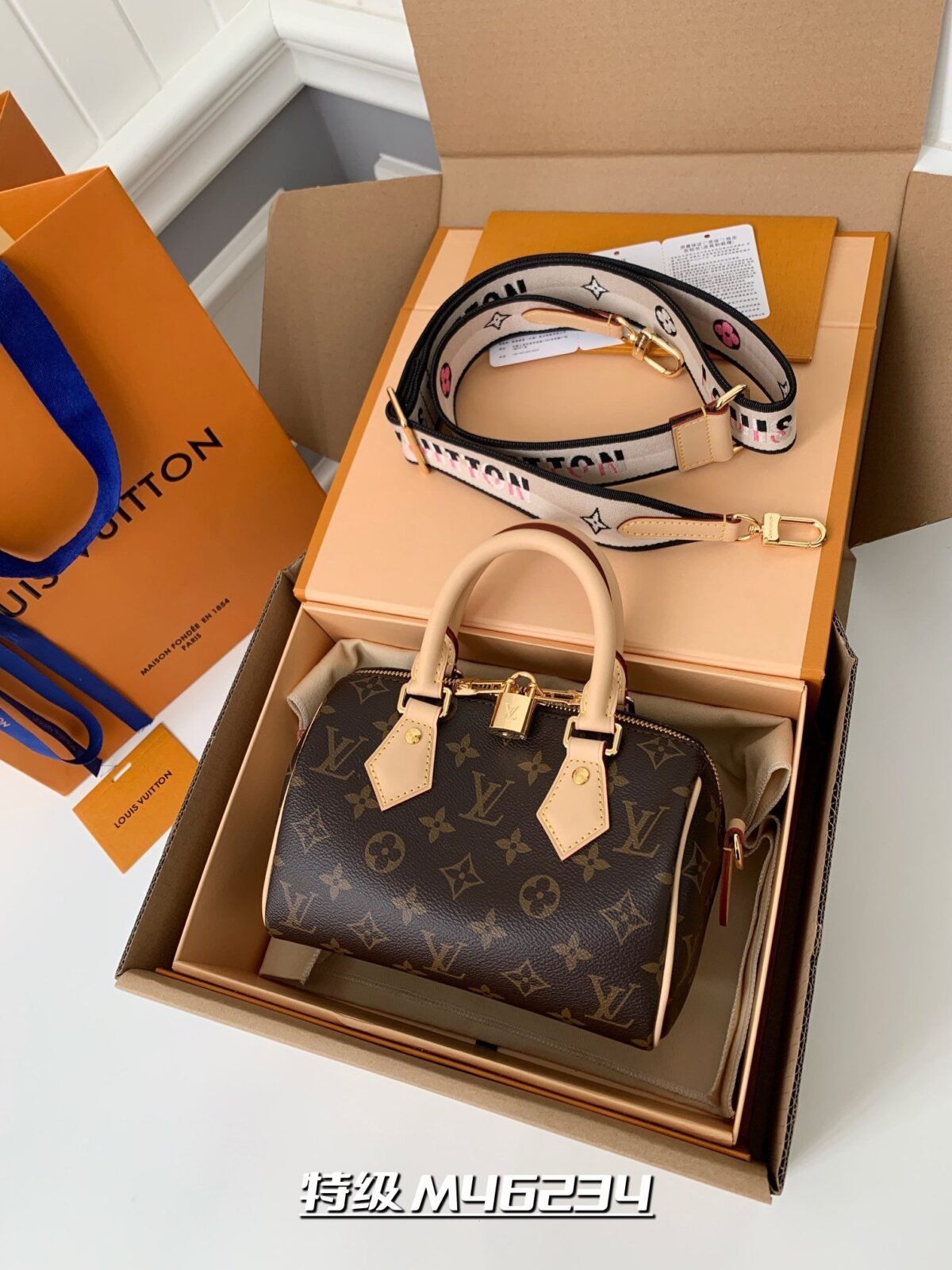 LOUIS VUITTON Speedy Bandouli??re Boston Bag M4623 Size: 20*13*12cm - Image 1