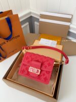 LOUIS VUITTON DAUPHINE MINI frame M20747 Size: 20*15*9CM