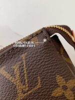 LOUIS VUITTON Pochette Accessories M4071 Size: 23.5*13.5cm - Image 3
