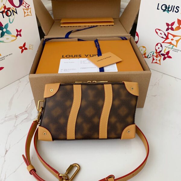 LOUIS VUITTON SOFT TRUNK fram Size: 2.5*14*5cm