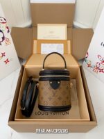 LOUIS VUITTON CANNES bucket M4398 Size: 5*17*15cm