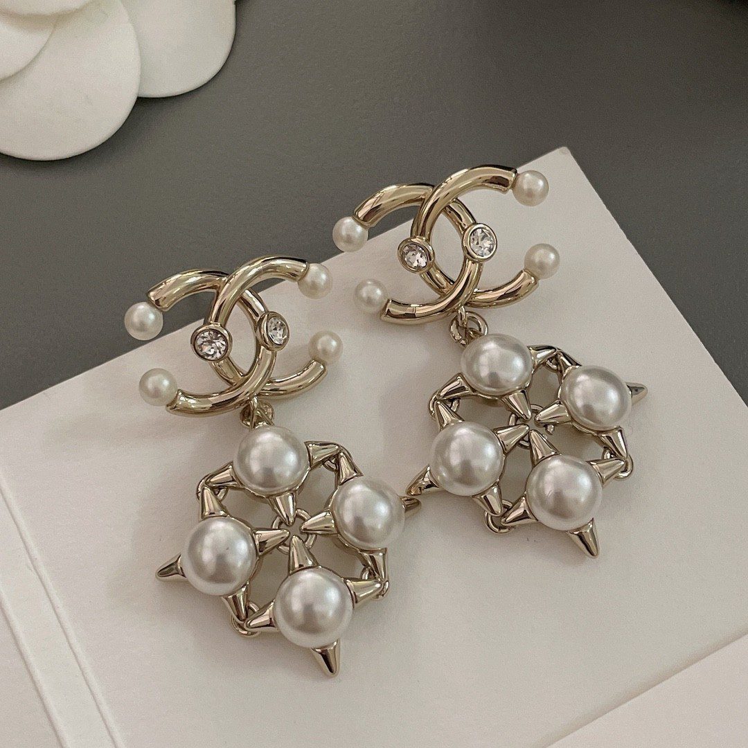 20230330045006168016620609833.jpg Chanel rivet earrings - Image 1