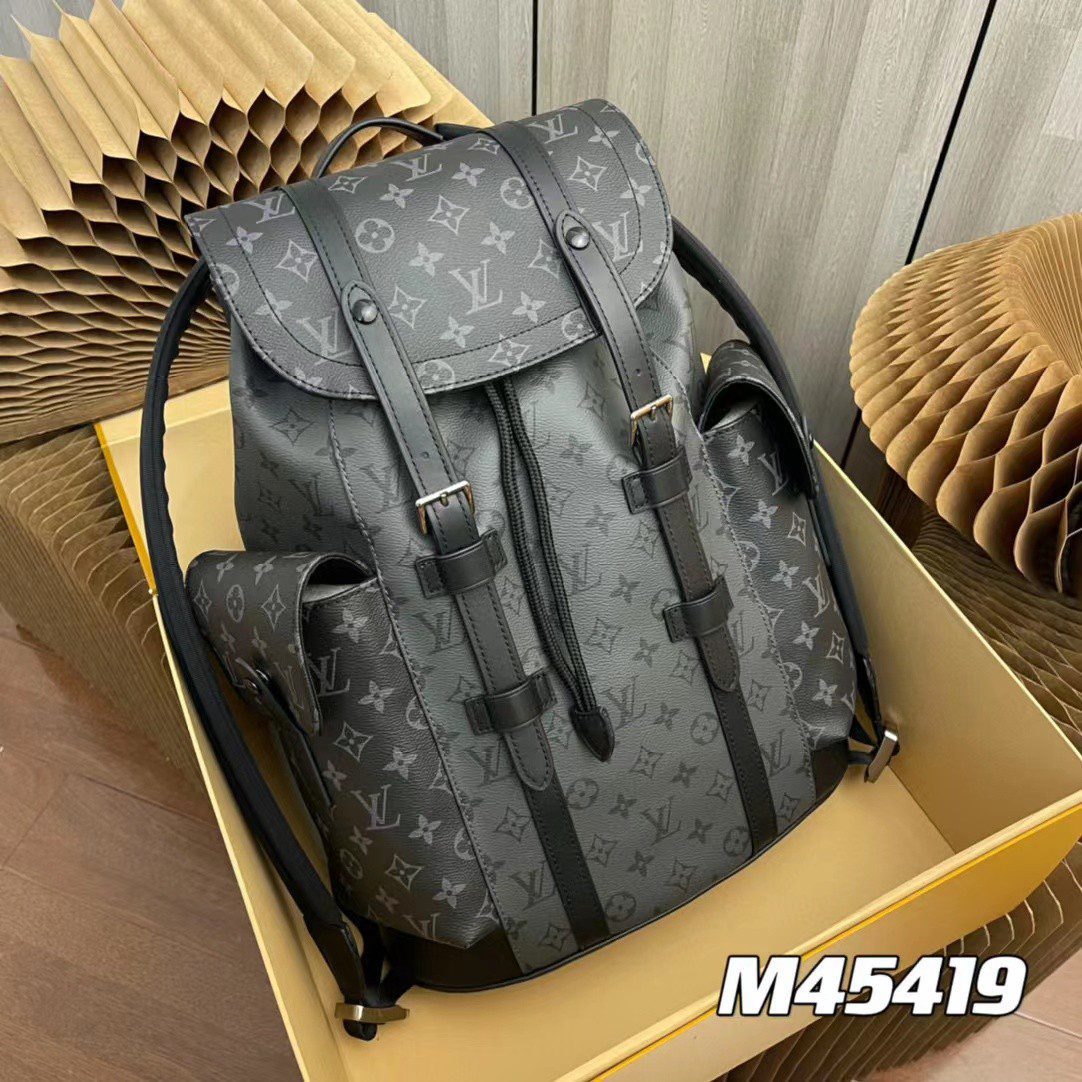 20230516021155168421751527214.jpg LOUIS VUITTON M45419 CHRISTOPHER - Image 1