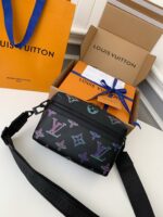 LOUIS VUITTON COMET Full Leather Messenger Bag M22495 - Image 2