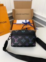 LOUIS VUITTON COMET Full Leather Messenger Bag M22495