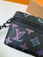 LOUIS VUITTON COMET Full Leather Messenger Bag M22495 - Image 3