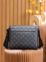 LOUIS VUITTON Bag - Image 3