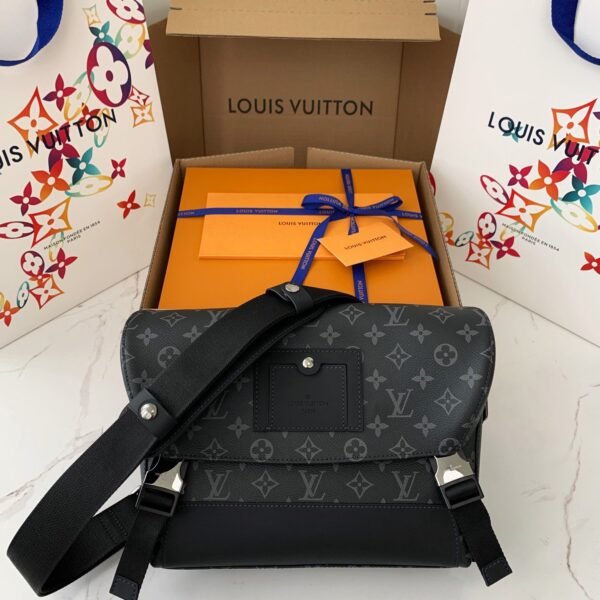Louis Vuitton Classic VOYAGER Small Messenger bag M40511, * 22.5 * 11cm