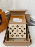 Louis Vuitton's New Lafite Cotton Embroidered Toiletry Pouch Chain Bag M8252 Size: * * 5.5cm