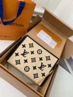 Louis Vuitton's New Lafite Cotton Embroidered Toiletry Pouch Chain Bag M8252 Size: * * 5.5cm - Image 3