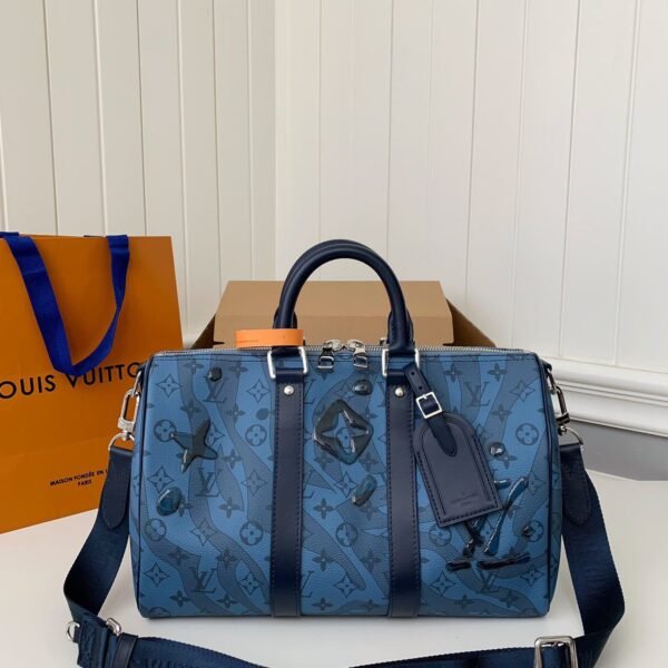 Louis Vuitton's seasonal new Keepall Bandouli??re handbag M22573, * * 16cm