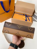 Louis Vuitton's Seasonal New ONTHEGO Horizontal Handbag M46653 Top Qualit Size: * * 10cm - Image 7
