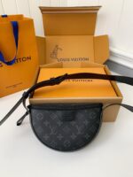 Louis Vuitton Autumn/Winter New MOON CROSSBODY Handbag M23835, Top Qualit Size: 24.5 * * 4.5c