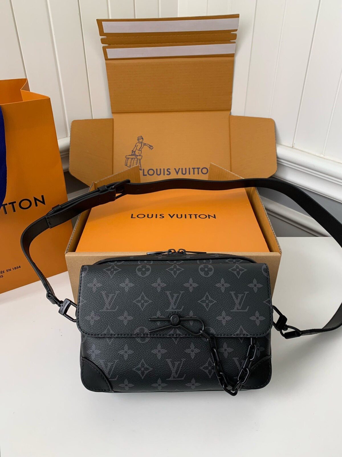 Louis Vuitton Autumn/Winter New STEAMER Black Flower Messenger Bag M46795, Top Quality - Image 1