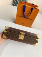 Louis Vuitton Watch Storage Bo Size: 34*18*11cm - Image 4