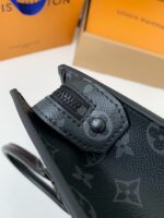 Louis Vuitton's new Sac Plat Horizontal Zipp?? men's black flower briefcase M4516 Size: 31*39*8.5cm - Image 5