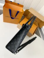 Louis Vuitton's new Sac Plat Horizontal Zipp?? men's black flower briefcase M4516 Size: 31*39*8.5cm - Image 4