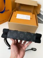 Louis Vuitton's new Sac Plat Horizontal Zipp?? men's black flower briefcase M4516 Size: 22.5*14*5cm - Image 9