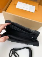 Louis Vuitton's new Sac Plat Horizontal Zipp?? men's black flower briefcase M4516 Size: 22.5*14*5cm - Image 10