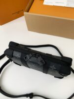 Louis Vuitton's new Sac Plat Horizontal Zipp?? men's black flower briefcase M4516 Size: 22.5*14*5cm - Image 8
