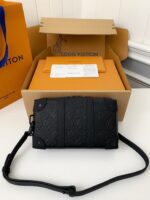 Louis Vuitton's new Sac Plat Horizontal Zipp?? men's black flower briefcase M8022 Size: 22.5*14*5cm