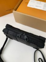 Louis Vuitton's new Sac Plat Horizontal Zipp?? men's black flower briefcase M8022 Size: 22.5*14*5cm - Image 4