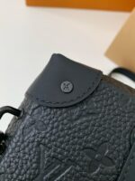 Louis Vuitton's new Sac Plat Horizontal Zipp?? men's black flower briefcase M8022 Size: 22.5*14*5cm - Image 3