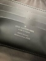 Louis Vuitton's new Sac Plat Horizontal Zipp?? men's black flower briefcase M8022 Size: 22.5*14*5cm - Image 10