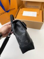 Louis Vuitton's new Sac Plat Horizontal Zipp?? men's black flower briefcase M4516 Size: 31*39*8.5cm - Image 5