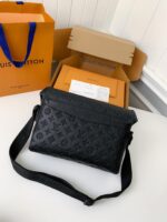 New Louis Vuitton VOYAGER small men's messenger bag M2512 Size: 33*22.5*11cm - Image 7
