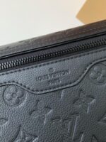 New Louis Vuitton VOYAGER small men's messenger bag M2512 Size: 33*22.5*11cm - Image 5