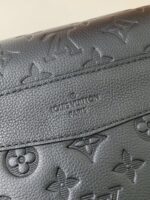 New Louis Vuitton VOYAGER small men's messenger bag M2512 Size: 33*22.5*11cm - Image 8