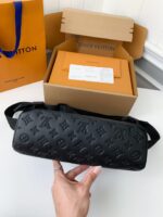 New Louis Vuitton VOYAGER small men's messenger bag M2512 Size: 33*22.5*11cm - Image 9