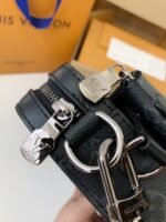 Louis Vuitton Trio New Men??s colour-matching postman bag M6944 Size: 25*18.5*7cm - Image 7