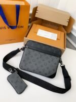 Louis Vuitton Trio New Men??s colour-matching postman bag M6944 Size: 25*18.5*7cm - Image 2
